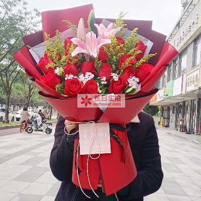 南充19朵红玫瑰百合，与你幸福前行