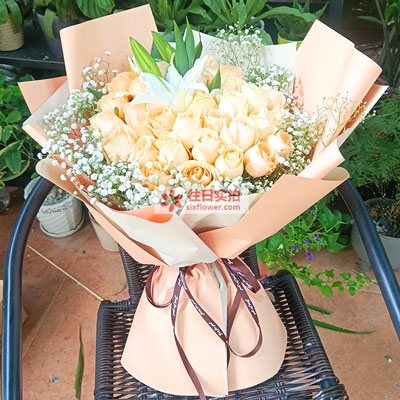 南充33朵香槟玫瑰百合，心里永远是你